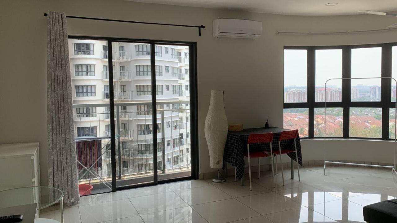 Comfort Living @ Ara Damansara Apartment